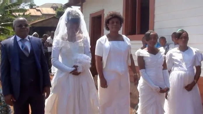 Pastor Weds 4 Ladies Who Are All Virgins At Once In Cute Wedding